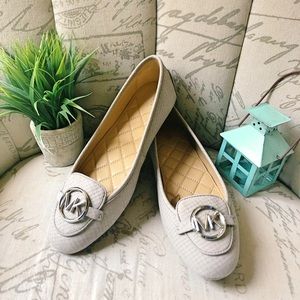 NIB Pearl Grey Michael Kors Flats Sz 10